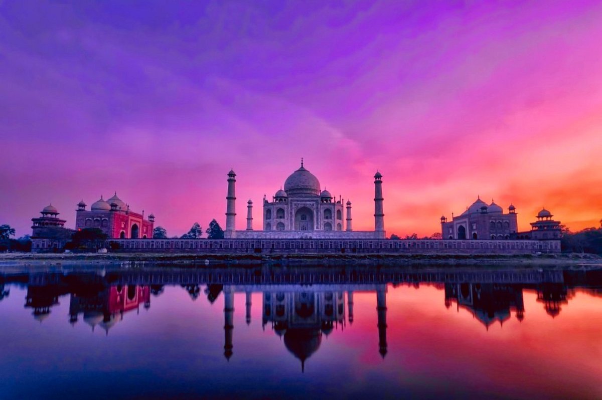 Taj-Mahal-at-sunset