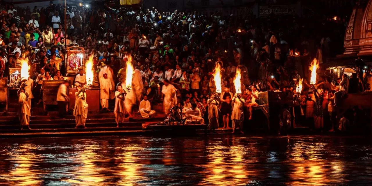 Ganga Aarti (Ceremony) at Har ki Pauri