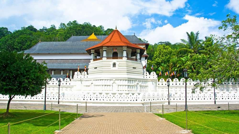 Kelaniya-Buddhist-Temple