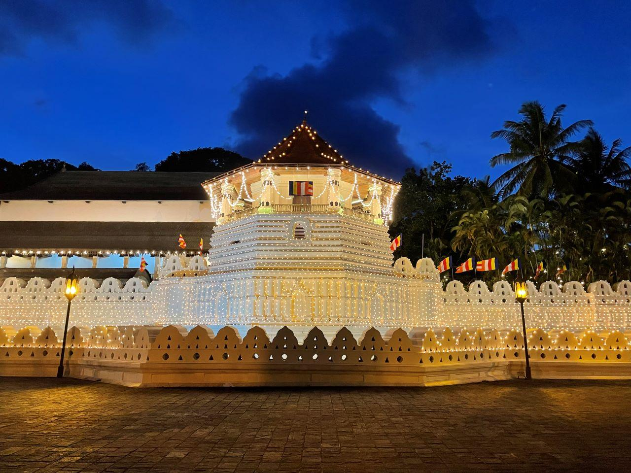 Kelaniya-Buddhist-Temple