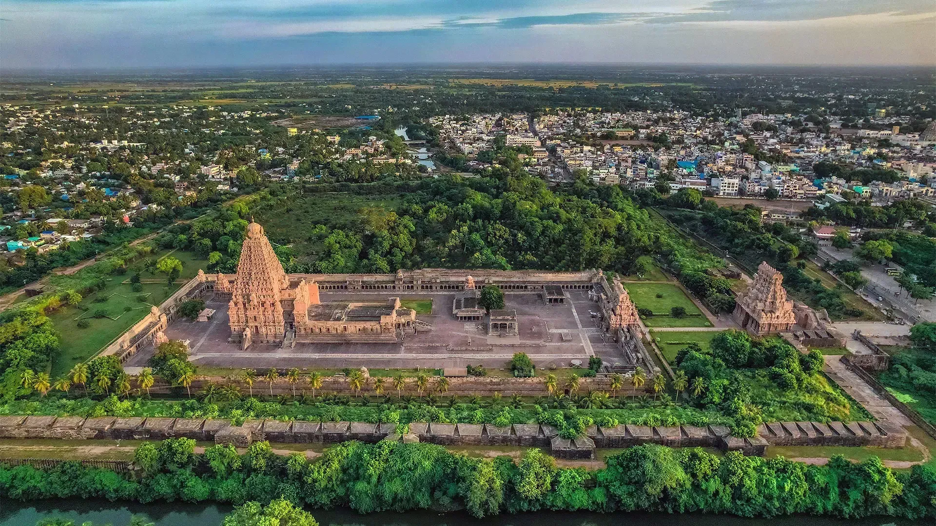 Aerial-View-thanjavur-Brihadesvara-Temple-Tanjavur-India