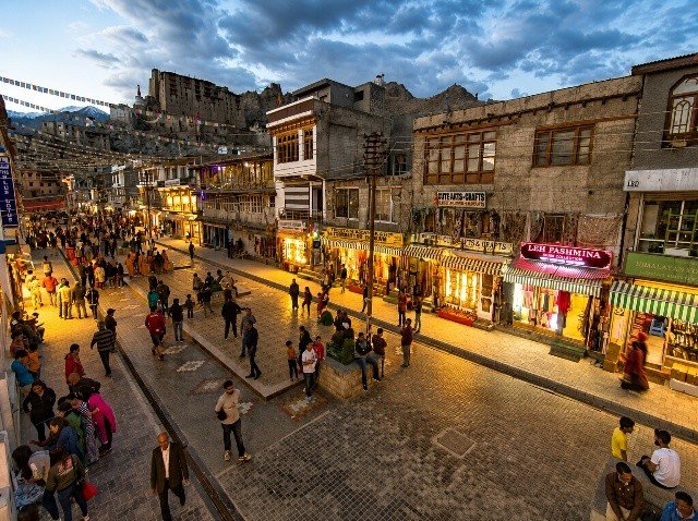 short-walk-around-Leh-Bazaar